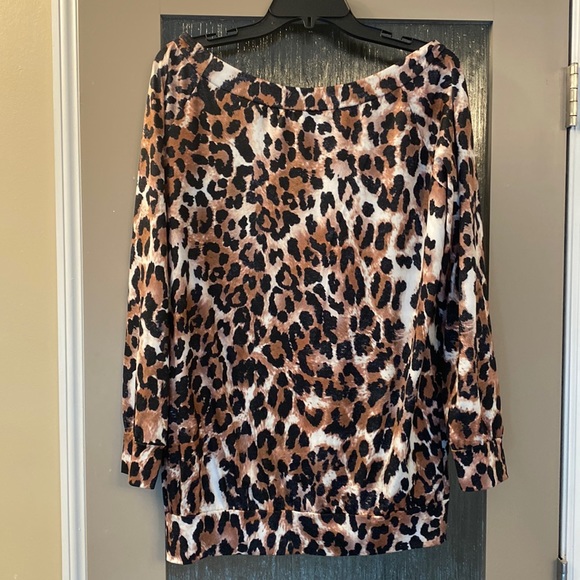 Tops - Off shoulder leopard long sleeve too